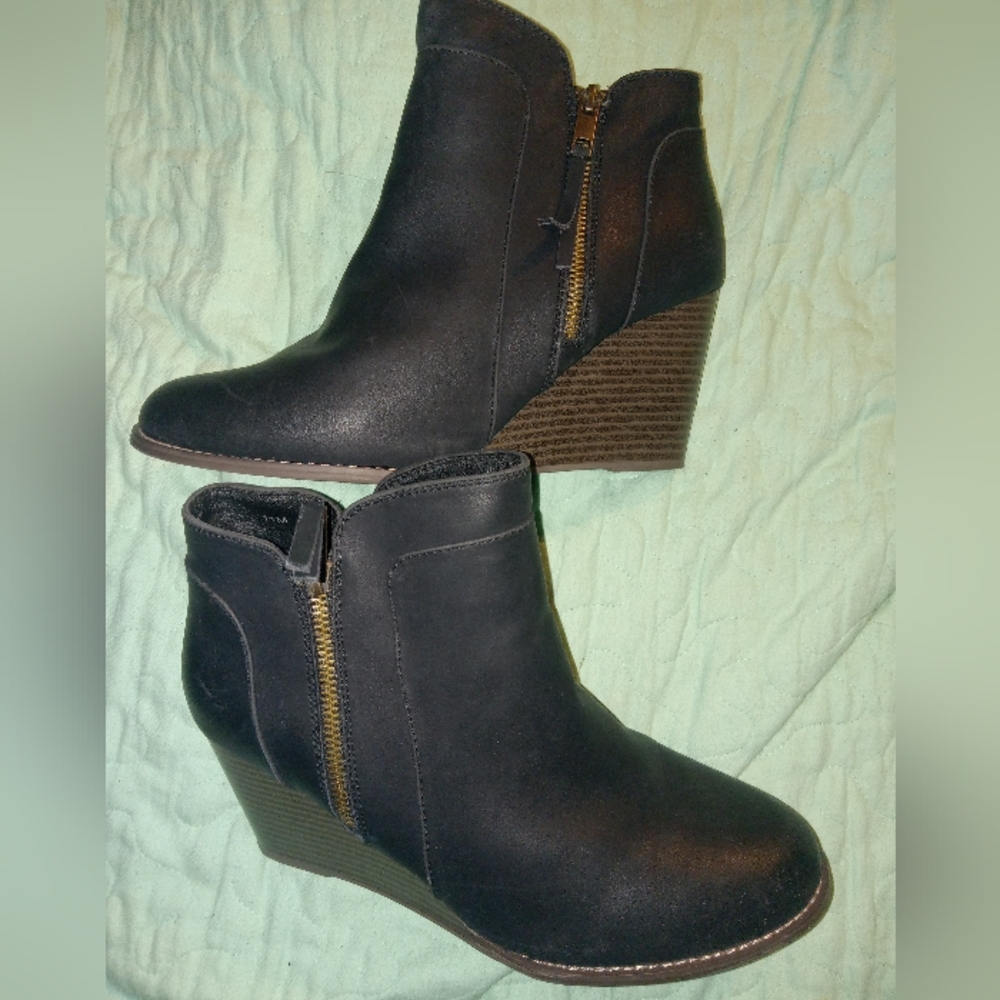 Maurices faux leather wedge zipper booties Woman's Size 11